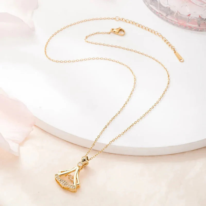rhinestone-decor-pendant-necklace-3034058.webp